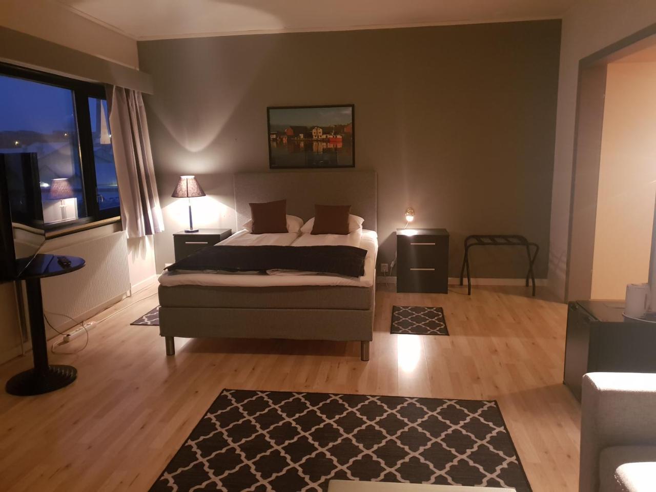 Vardo Hotel Extérieur photo